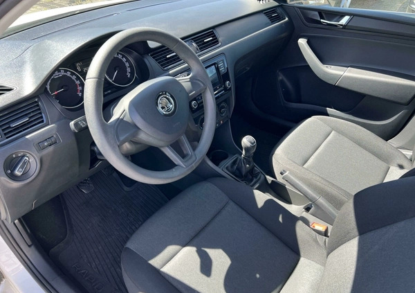 Skoda RAPID cena 37900 przebieg: 157262, rok produkcji 2018 z Rymanów małe 211